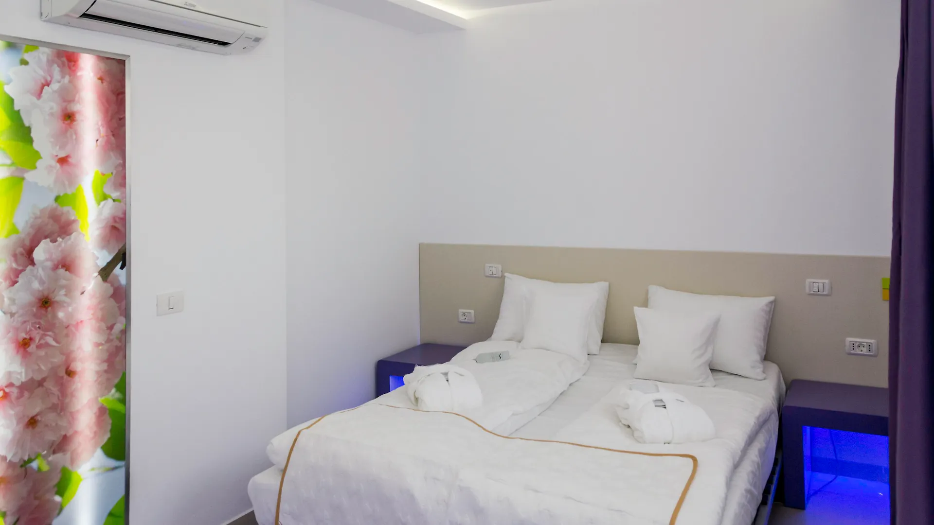Hotel Christina Plus Boekarest 4*,