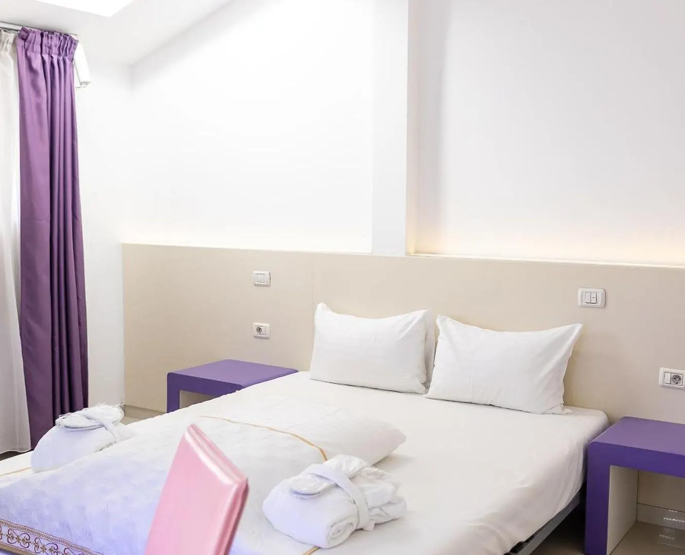 Hotel Christina Plus Boekarest 4*,
