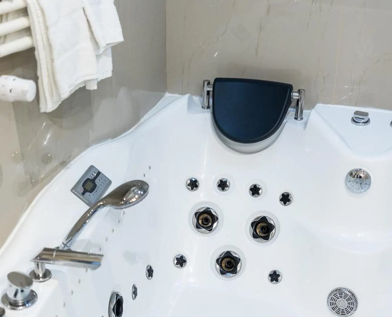 Hotel Christina Plus Bucharest