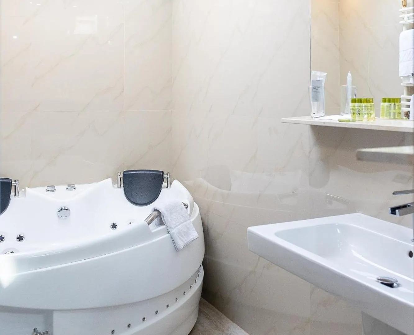 Hotel Christina Plus Bucharest