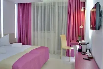 Hotel Christina Plus